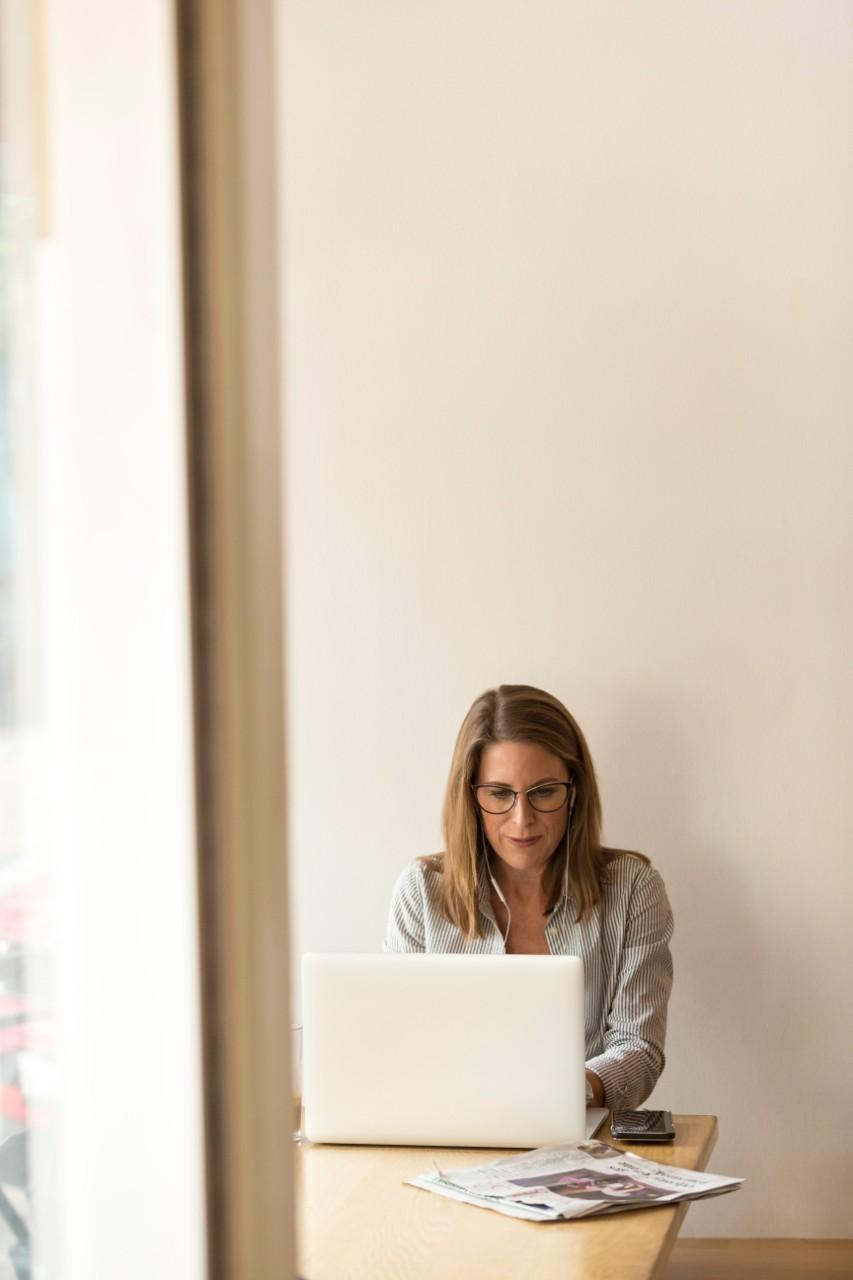 Business woman on laptop